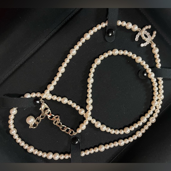 ❌SOLD❌AUTHENTIC CHANEL CLASSIC PEARL LONG CC NECKLACE! - Picture 6 of 11